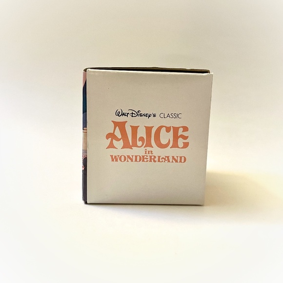 VTG Walt Disney’s Classic Alice in Wonderland Mug with Box - Picture 12 of 13